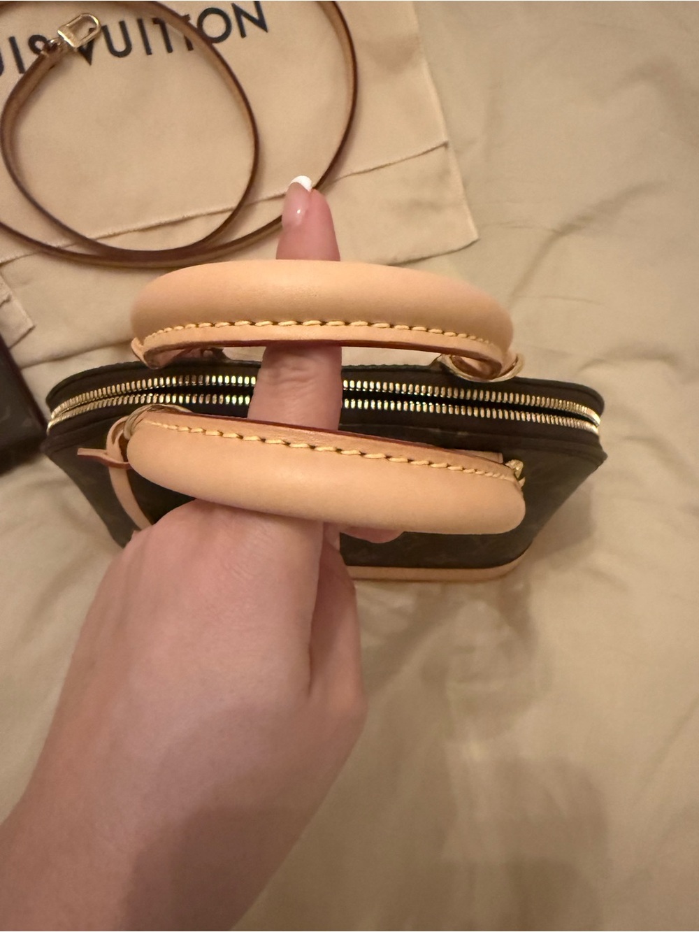 Louis Vuitton Monogram Alma BB in Mono Canvas with Victorian Wallet. - Picture 5 of 16